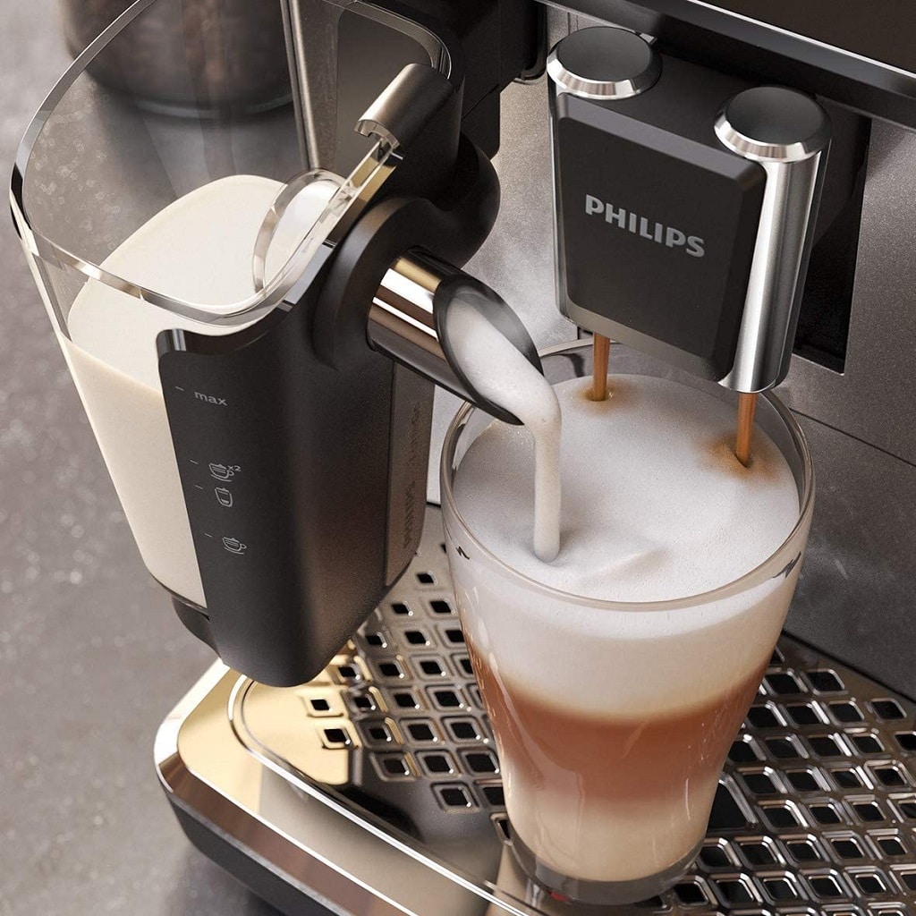 Préparation d'un cappuccino avec le système LatteGo de la Philips Série 3200